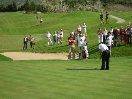 Skins game, Olazabal for birdy at hole 7